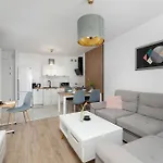 Przytulne Z Balkonem W Centrum Blisko Plazy By Renters Lägenhet