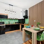 Przytulne Z Balkonem W Centrum Blisko Plazy By Renters Lägenhet *