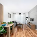 Przytulne Z Balkonem W Centrum Blisko Plazy By Renters