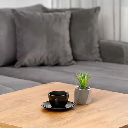 Przytulne Z Balkonem W Centrum Blisko Plazy By Renters Apartmán