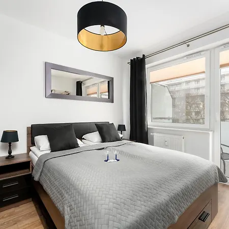 Przytulne Z Balkonem W Centrum Blisko Plazy By Renters Apartmán