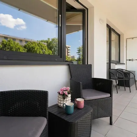 Przytulne Z Balkonem W Centrum Blisko Plazy By Renters Apartmán *