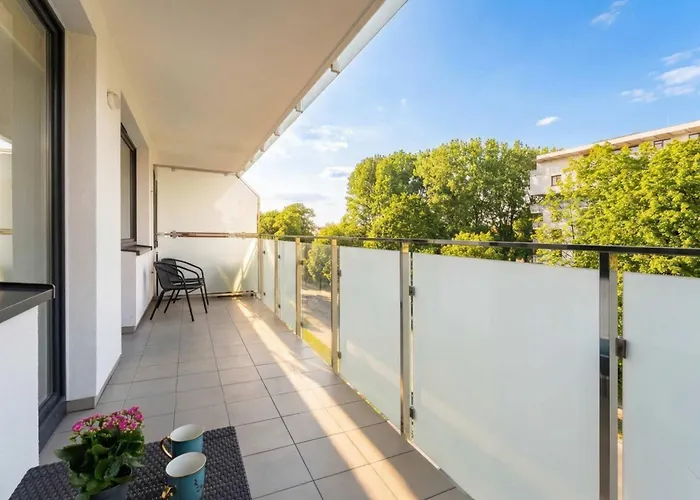 Przytulne Z Balkonem W Centrum Blisko Plazy By Renters Apartment