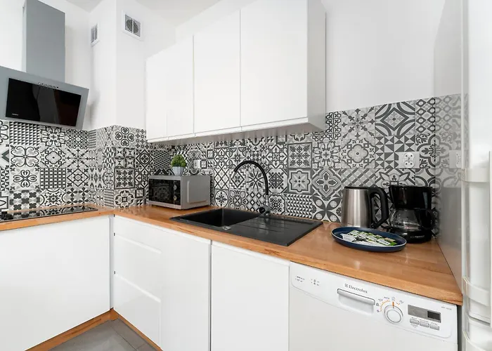 Przytulne Z Balkonem W Centrum Blisko Plazy By Renters Apartment