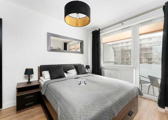 Przytulne Z Balkonem W Centrum Blisko Plazy By Renters Apartment