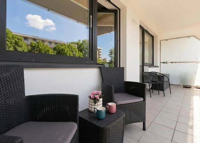 Przytulne Z Balkonem W Centrum Blisko Plazy By Renters Apartment *