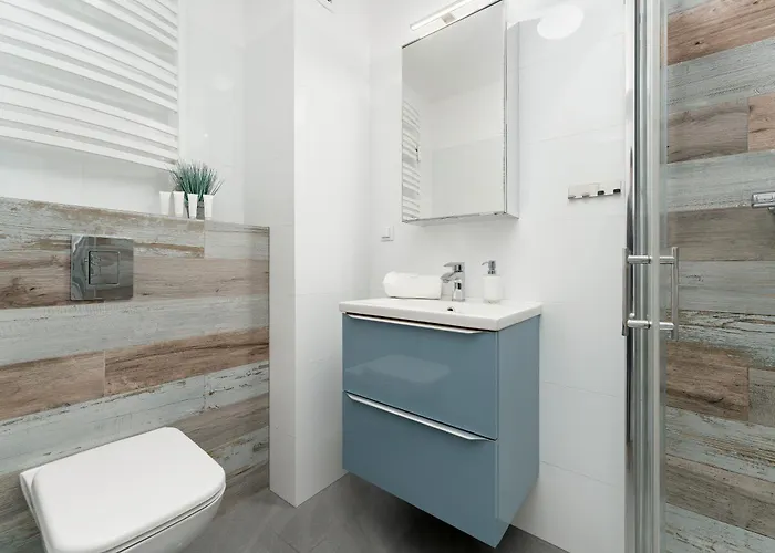 Przytulne Z Balkonem W Centrum Blisko Plazy By Renters Apartment